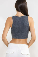 Cargar imagen en el visor de la galería, Active Babe V Neck Crop Top
